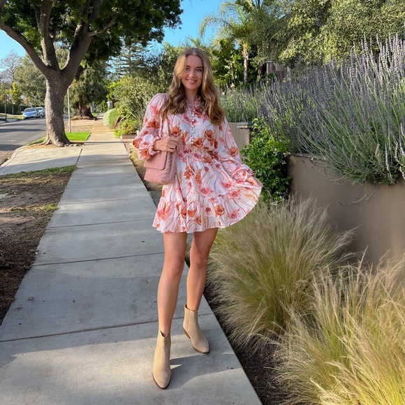 Beautiful dress - Picture 8 of 11